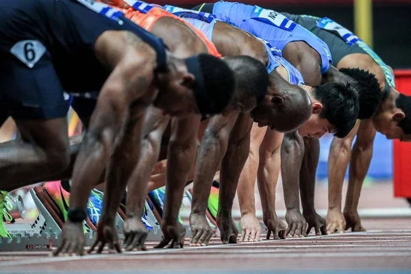Gli Atleti Preparano Finale Maschile Dei 100M Durante Iaaf Diamond — Foto Stock