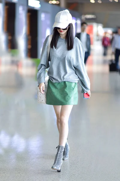 Chinese Actress Yang Pictured Shanghai Pudong International Airport She Has — Stock Photo, Image