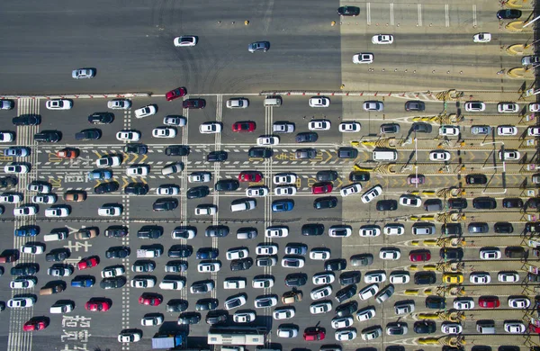 Luftaufnahme Von Fahrzeugmassen Während Eines Staus Auf Einer Schnellstraße Während — Stockfoto