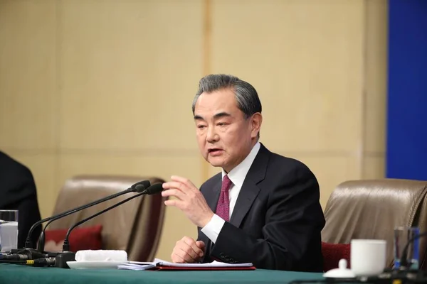 Minister Spraw Zagranicznych Chiński Wang Uczęszcza Konferencji Prasowej Dla Piątej — Zdjęcie stockowe