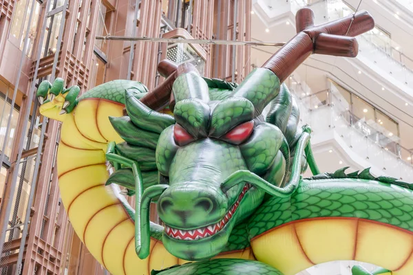 Una Escultura Metros Altura Del Dragón Shenlong Exhibe Durante Exposición — Foto de Stock