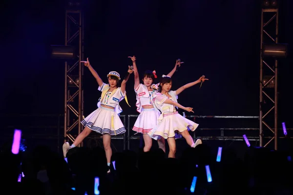 Soldan Sağa Japon Idol Lüzumlu Kız Grubu Akb48 Team Den — Stok fotoğraf