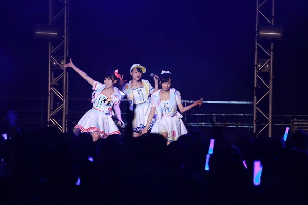 Soldan Sağa Japon Idollü Kız Grubu Akb48 Team Den Rin — Stok fotoğraf