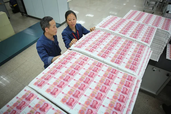 Chinese Workers Check Rmb Renminbi Yuan Notes Assembly Line Factory — Stock Photo, Image
