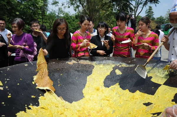 Ziyaretçiler Fogang Ilçe Güney Çin Guangdong Eyaleti Nisan 2017 Bir — Stok fotoğraf