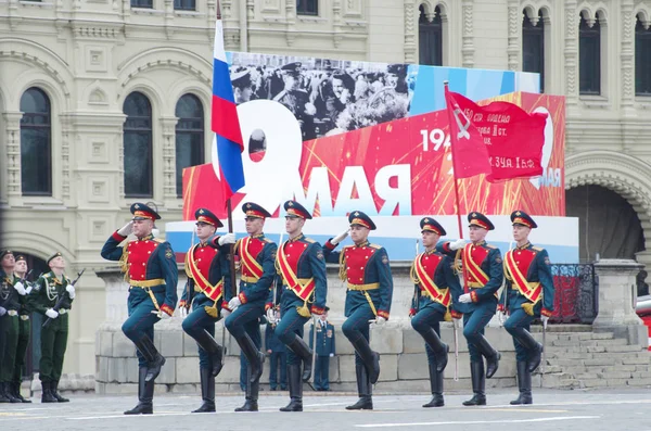 Soldiers 154Th Preobrazhensky Independent Commandant Regiment Carry Russian National Flag — Stock Photo, Image