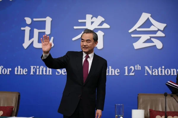 Kinas Utrikesminister Wang Talar Presskonferens För Den Femte Sessionen National — Stockfoto