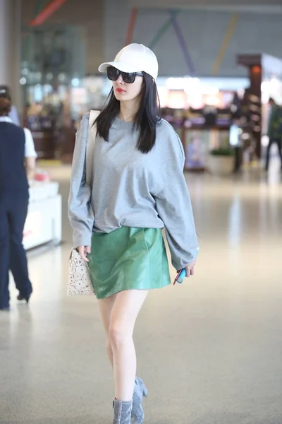 Chinese Actrice Yang Afgebeeld Internationale Luchthaven Van Shanghai Pudong Zoals — Stockfoto