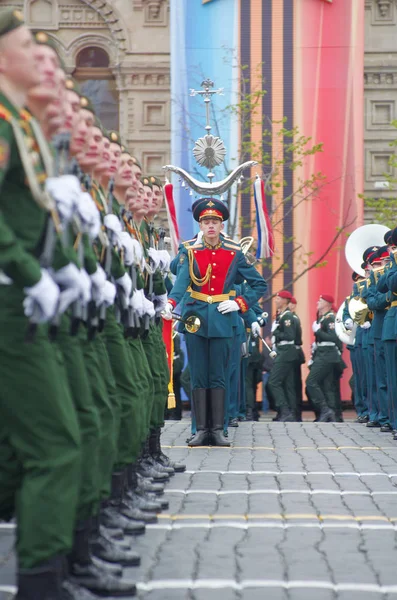 Ruští Vojáci Pochodují Kolem Vojenského Pásu Rudém Náměstí Během Dne — Stock fotografie