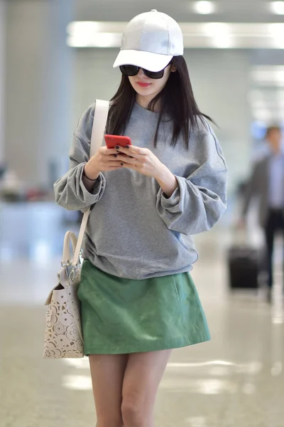 Chinese Actrice Yang Afgebeeld Internationale Luchthaven Van Shanghai Pudong Zoals — Stockfoto