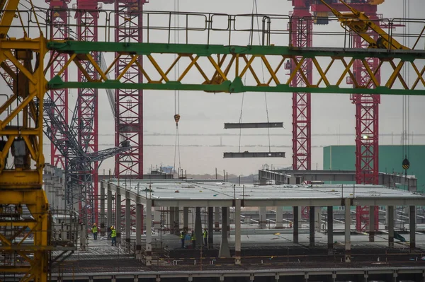 Lavoratori Cinesi Lavorano Nel Cantiere Del Ponte Trasversale Più Lungo — Foto Stock