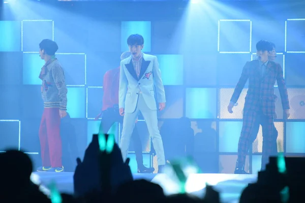 Members South Korean Boy Group Shinee Perform Concert Hong Kong — стокове фото