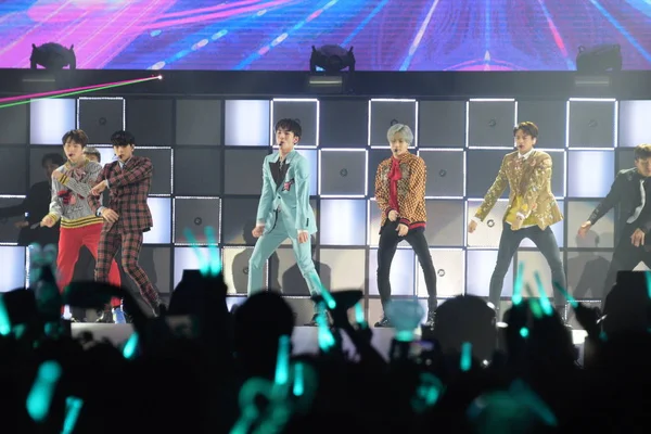 Members South Korean Boy Group Shinee Perform Concert Hong Kong — стокове фото