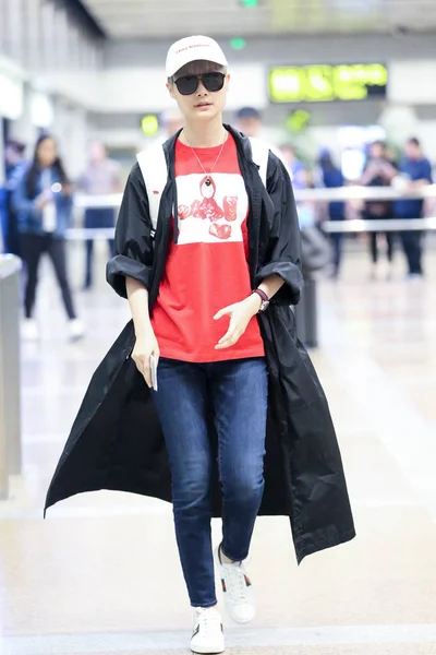 Chinese Singer Yuchun Pictured Beijing Capital International Airport Beijing China — Stok fotoğraf