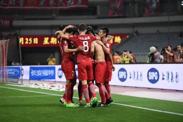 Players Shanghai Sipg Celebrate Scoring Goal Beijing Sinobo Guoan 11Th — Stock Photo, Image