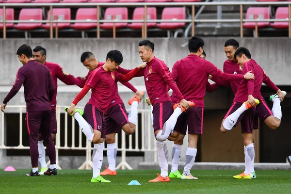 Hráči Číny Guangzhou Evergrande Zúčastnit Tréninku Před Druhé Kolo Utkání — Stock fotografie