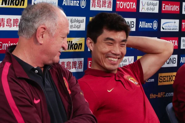Pelatih Kepala Luiz Felipe Scolari Kiri Dan Kapten Zheng Zhi — Stok Foto
