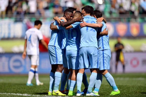 Spelare Jiangsu Suning Fira Efter Scoring Ett Mål Mot Guizhou — Stockfoto