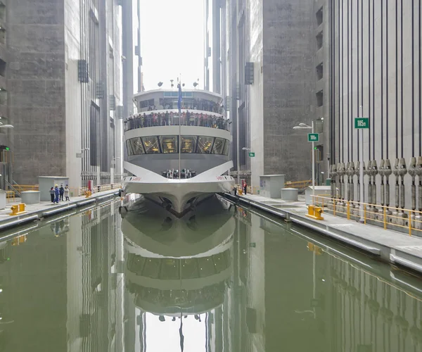 Uitzicht Een Cruiseschip Shiplift Three Gorges Dam Yichang City Centraal — Stockfoto