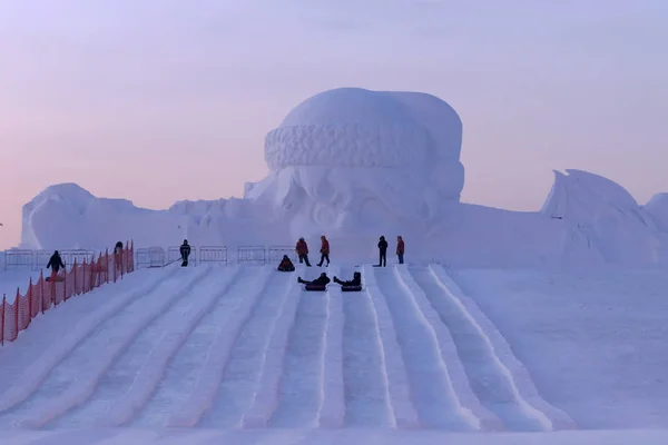 Harbin Sun Island Uluslararası Snow Sculpture Art Fuar Sırasında Ekranda — Stok fotoğraf