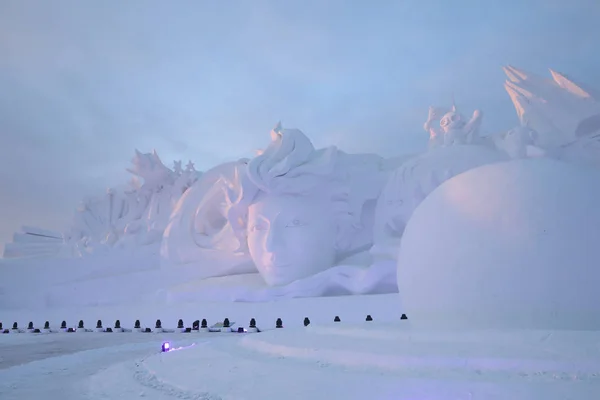 Blick Auf Die Wichtigste Schneeskulptur Die Während Der Internationalen Ausstellung — Stockfoto