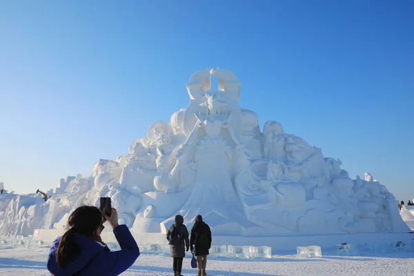 Visitantes Veem Esculturas Gelo Exibição Durante Vigésimo Mundo China Harbin — Fotografia de Stock