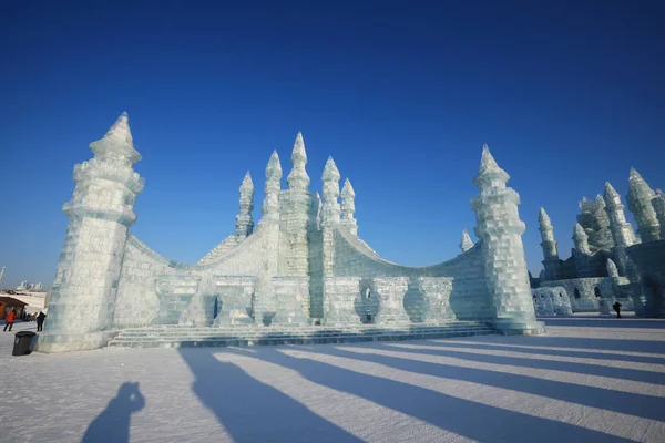Visitantes Veem Esculturas Gelo Exibição Durante Vigésimo Mundo China Harbin — Fotografia de Stock