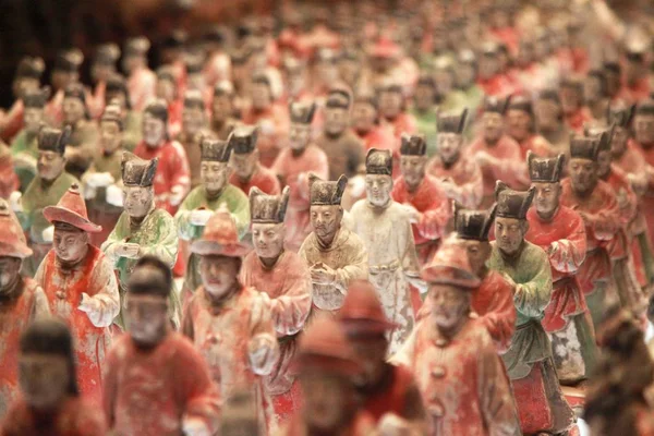 300 Figurines Poterie Déterrées Tombes Datant Dynastie Ming Exposées Dans — Photo