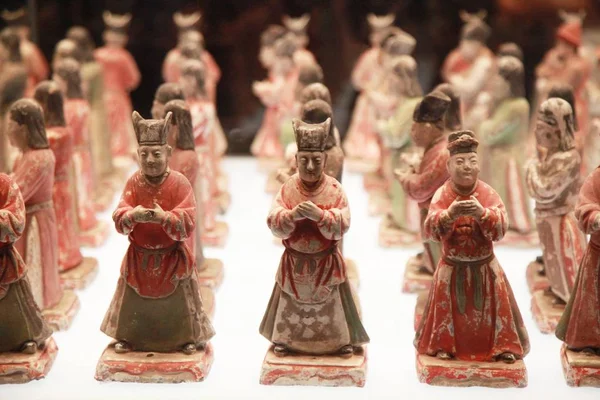 300 Figuras Cerámica Desenterradas Tumbas Que Datan Dinastía Ming Exhibidas —  Fotos de Stock