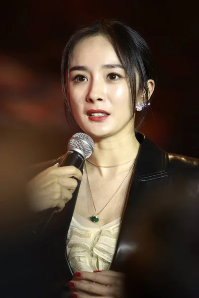 Actriz China Yang Habla Durante Una Ceremonia Entrega Premios Celebrada —  Fotos de Stock