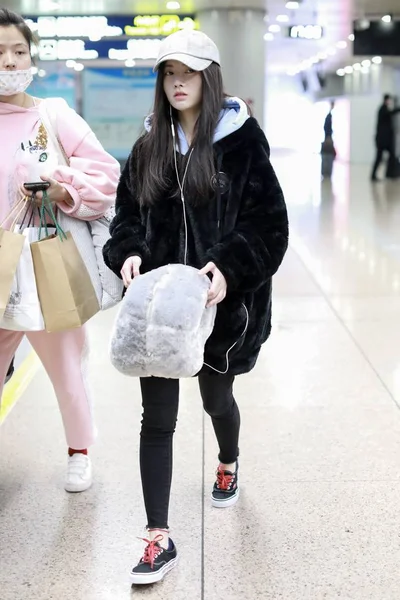 Chinese Actress Jingyi Arrives Shanghai Hongqiao International Airport Departure Shanghai — Stock Photo, Image