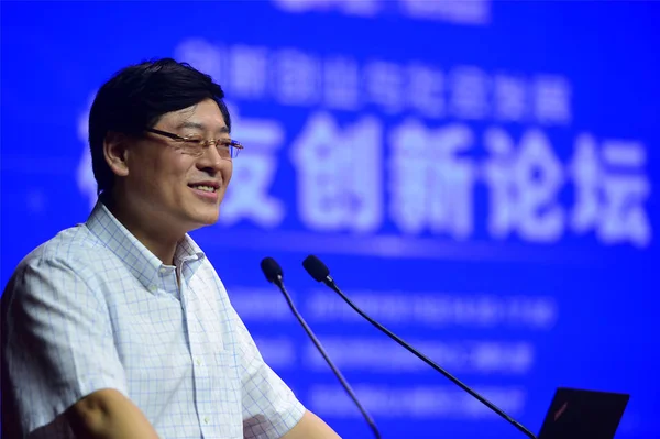 Yang Yuanqing Předseda Představenstva Generální Ředitel Společnosti Lenovo Navštěvuje Univerzitu — Stock fotografie