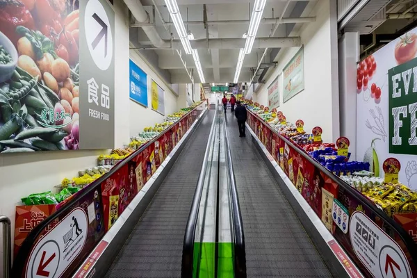 Ein Kunde Nimmt Eine Rolltreppe Bei Lotte Mart Von Lotte — Stockfoto