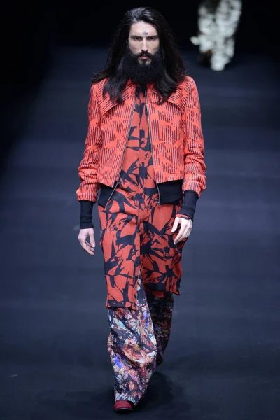 Modell Visar Skapelse Modevisning Xinshen Linne Kinesiska Designern Sun Lin — Stockfoto