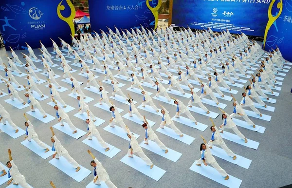 Vista Aérea Dos Amantes Ioga Chineses Competindo Campeonato Nacional Yoga — Fotografia de Stock