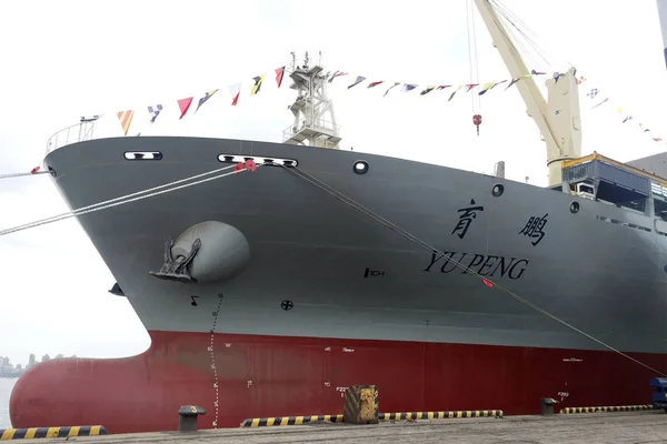 中国新世代の訓練船 Yupeng が処女航海でオフに設定されています 大連市の大連港で 中華人民共和国北東部にあり 9月2017 — ストック写真