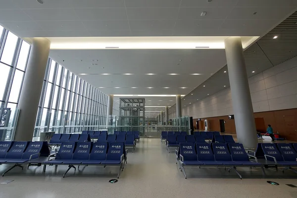 Вид Посадочную Площадку Недавно Отреставрированном Корпусе Здания Терминала Международного Аэропорта — стоковое фото