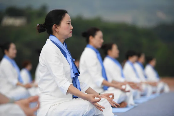 Chinesische Yoga Liebhaber Messen Sich Bei Der Nationalen Offenen Yoga — Stockfoto