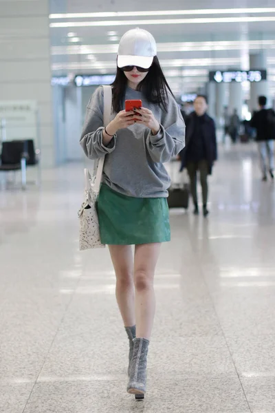 Chinese Actress Yang Pictured Shanghai Pudong International Airport She Has — Stock Photo, Image