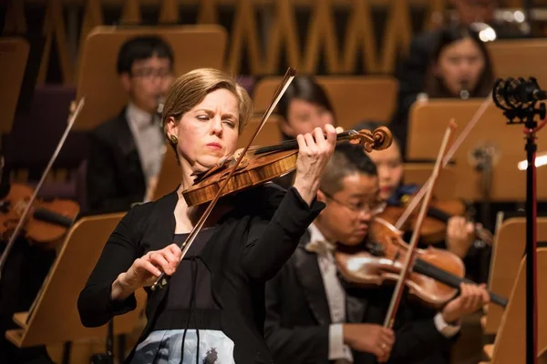 Tysk Violinist Isabelle Faust Uppträder Konsert Shanghai Kina Mars 2017 — Stockfoto