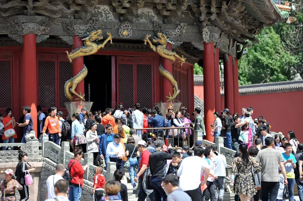 Turistler Mukden Palace Olarak Bilinen Shenyang Mparatorluk Sarayı Shenyang Şehri — Stok fotoğraf
