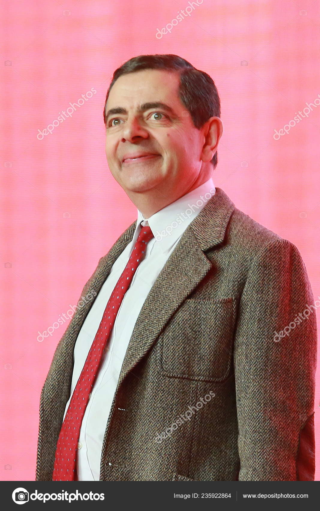 English Actor Rowan Atkinson Plays Bean Premiere His Movie Top
