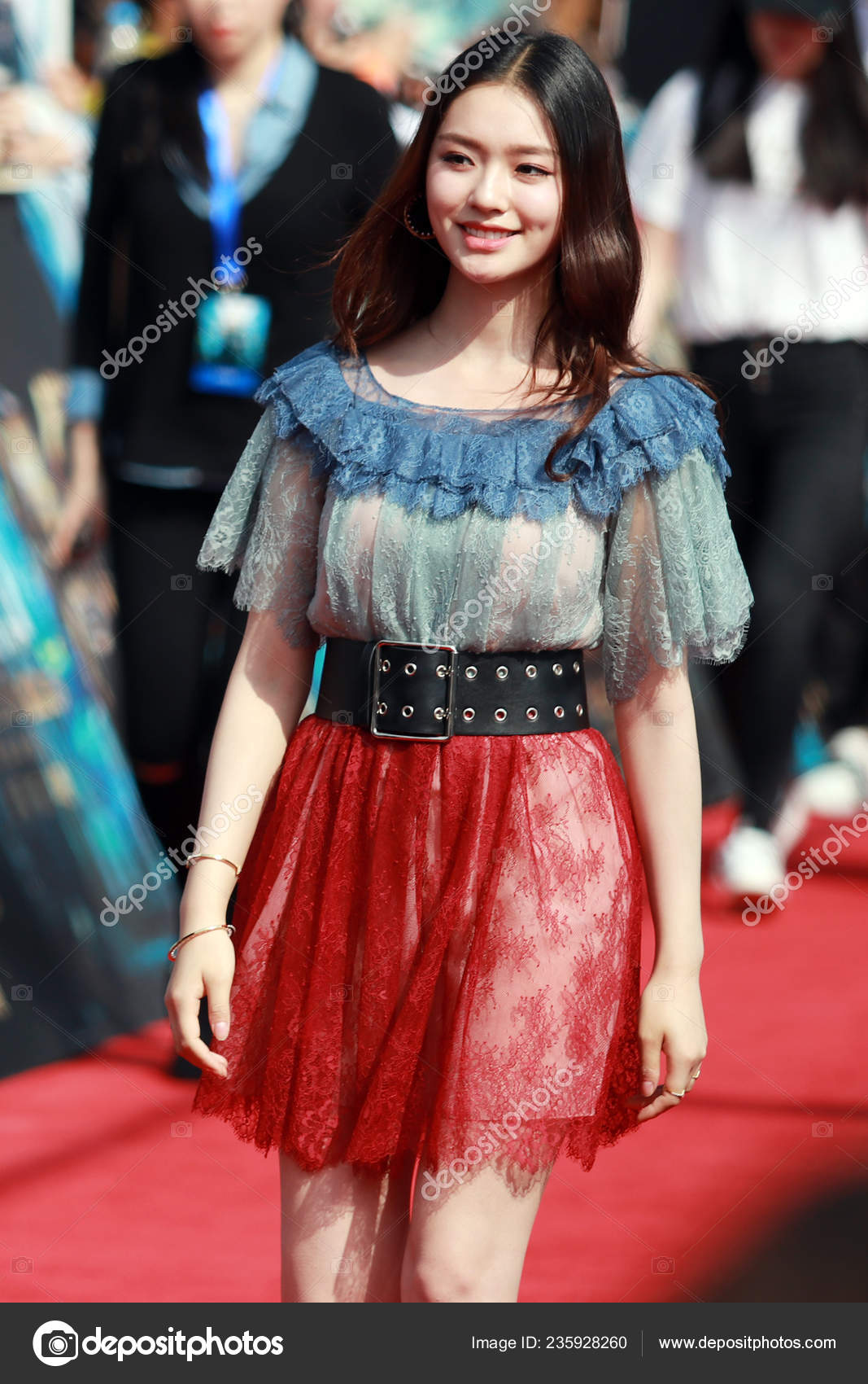 Китайская Актриса Линь Юнь Прибыла Красную Дорожку Премьеры Фильма.