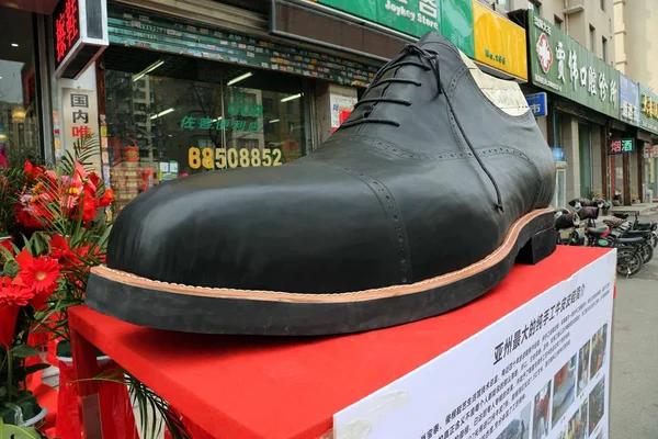 Vista Del Zapato Gigante Exhibición Ciudad Shenyang Provincia Liaoning Del —  Fotos de Stock