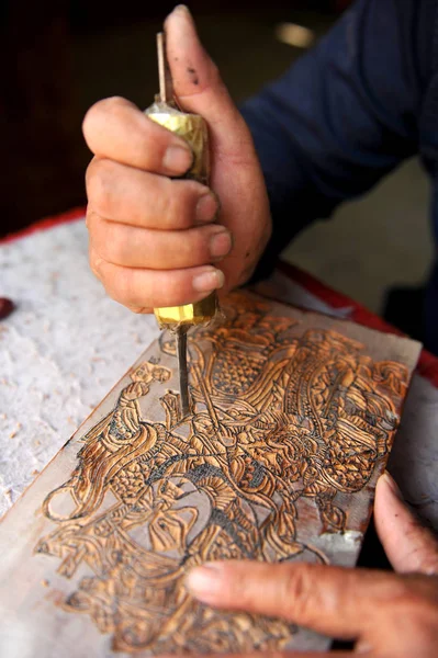 Year Old Chinese Folk Artist Zhang Liansheng Carves Image Knife — Stock Photo, Image