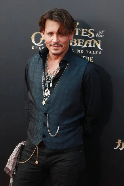 Amerykański Aktor Johnny Depp Przybywa Czerwonym Dywanie Premierze Swojego Nowego — Zdjęcie stockowe