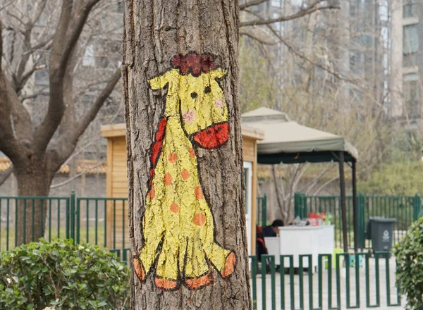 Zürafa Pekin Deki Taoranting Park Bir Ağaca Boyanmış Birçok Hayvandan — Stok fotoğraf