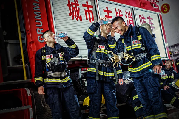 Chinese Firefighters Fire Brigade Pose Poster Liuzhou City South China — Stock Photo, Image