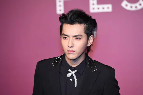 Cantante Chino Chris Yifan Posa Fiesta Bvlgari Beijing China Noviembre — Foto de Stock