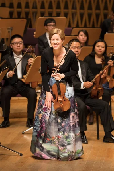 Tysk Violinist Isabelle Faust Uppträder Konsert Shanghai Kina Mars 2017 — Stockfoto